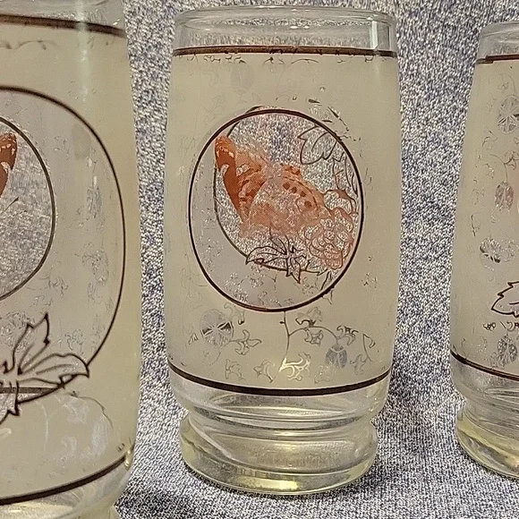 Vintage Anchor Hocking Floral & Butterfly Glass Set of 4. Frosted style glass - Picture 4 of 5